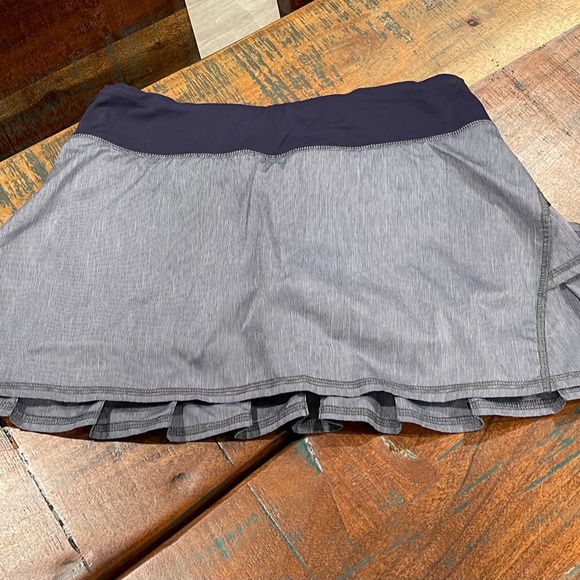 Lululemon Size 4 Reg skorts - Picture 2 of 9